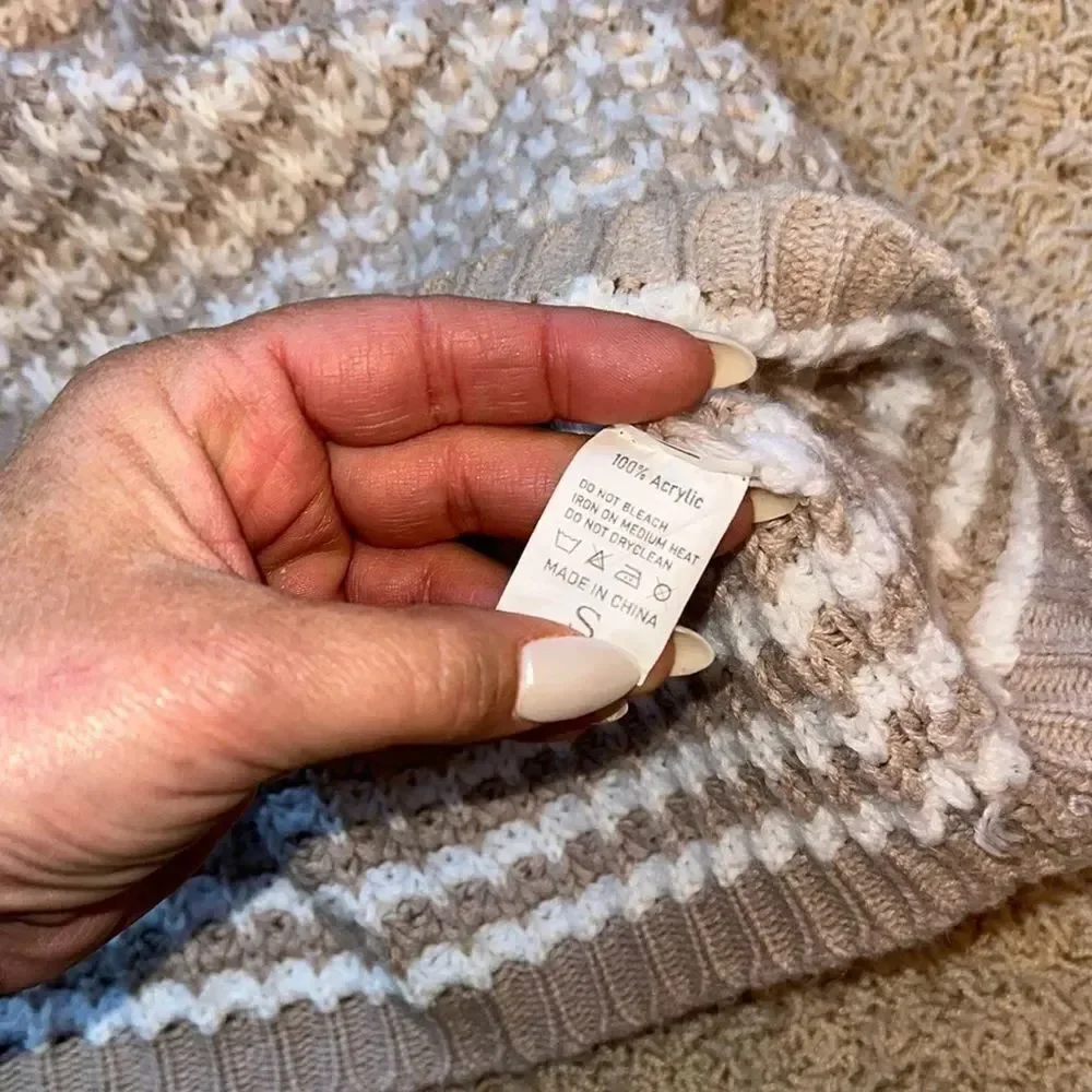 Amazon White and Tan V-Neck Striped Sweater